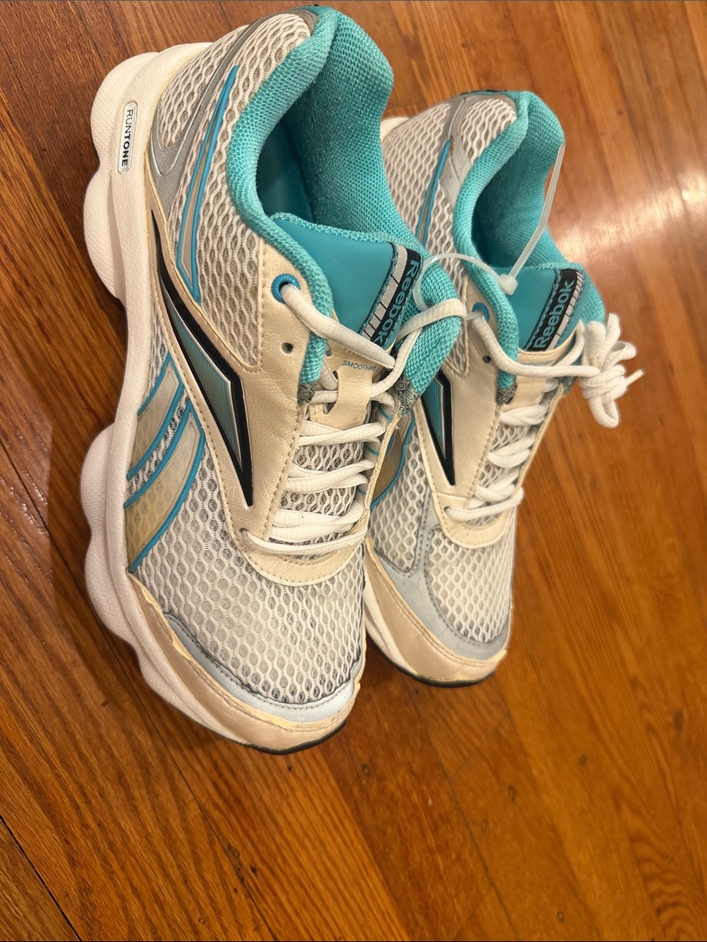 size 7 Reebok Women’s White & Teal Athletic Running Shoes